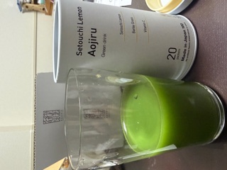 瀬戸内レモン青汁を100ccの水に混ぜ終わった画像