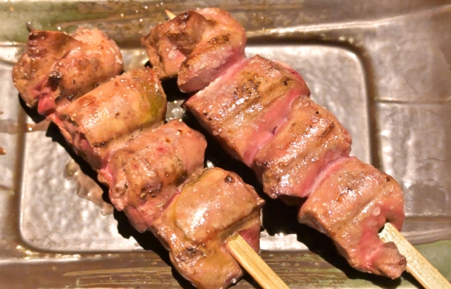 居酒屋で焼き鳥とりレバーのイメージ画